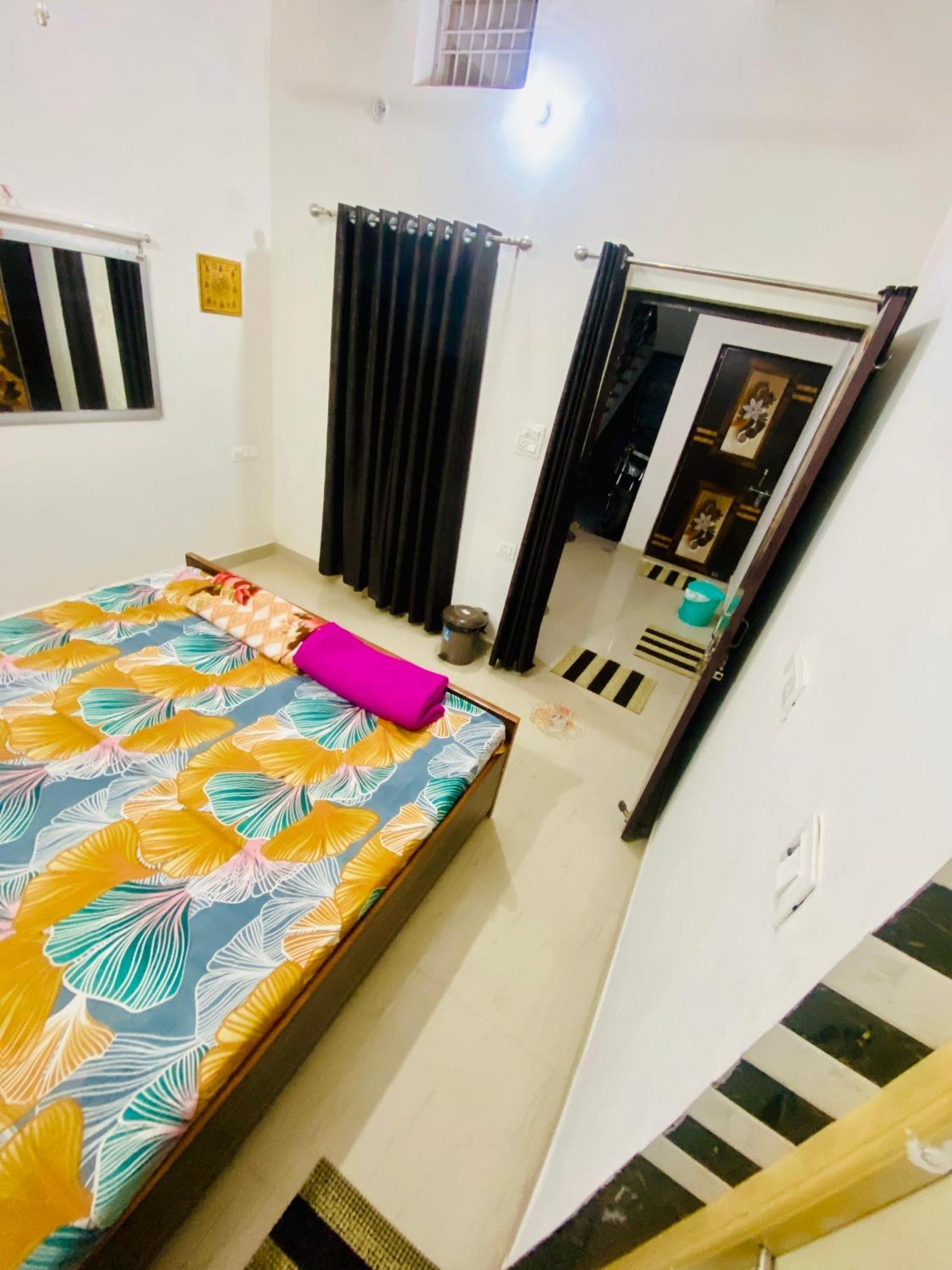 Nirupam Sadan Homestay Vrindāvan 외부 사진